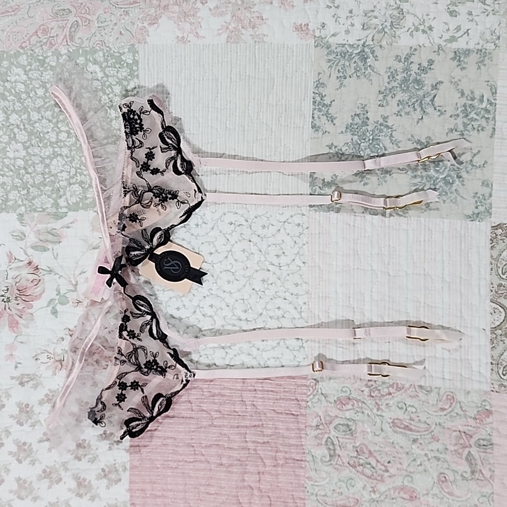 Victoria's Secret Dream Angels Garter Belt